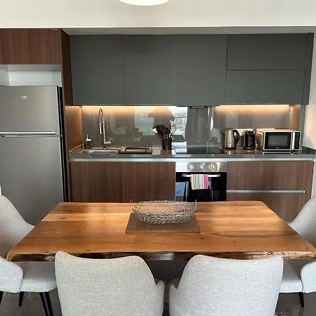 Grand Sapphire Apartment Phrenaros